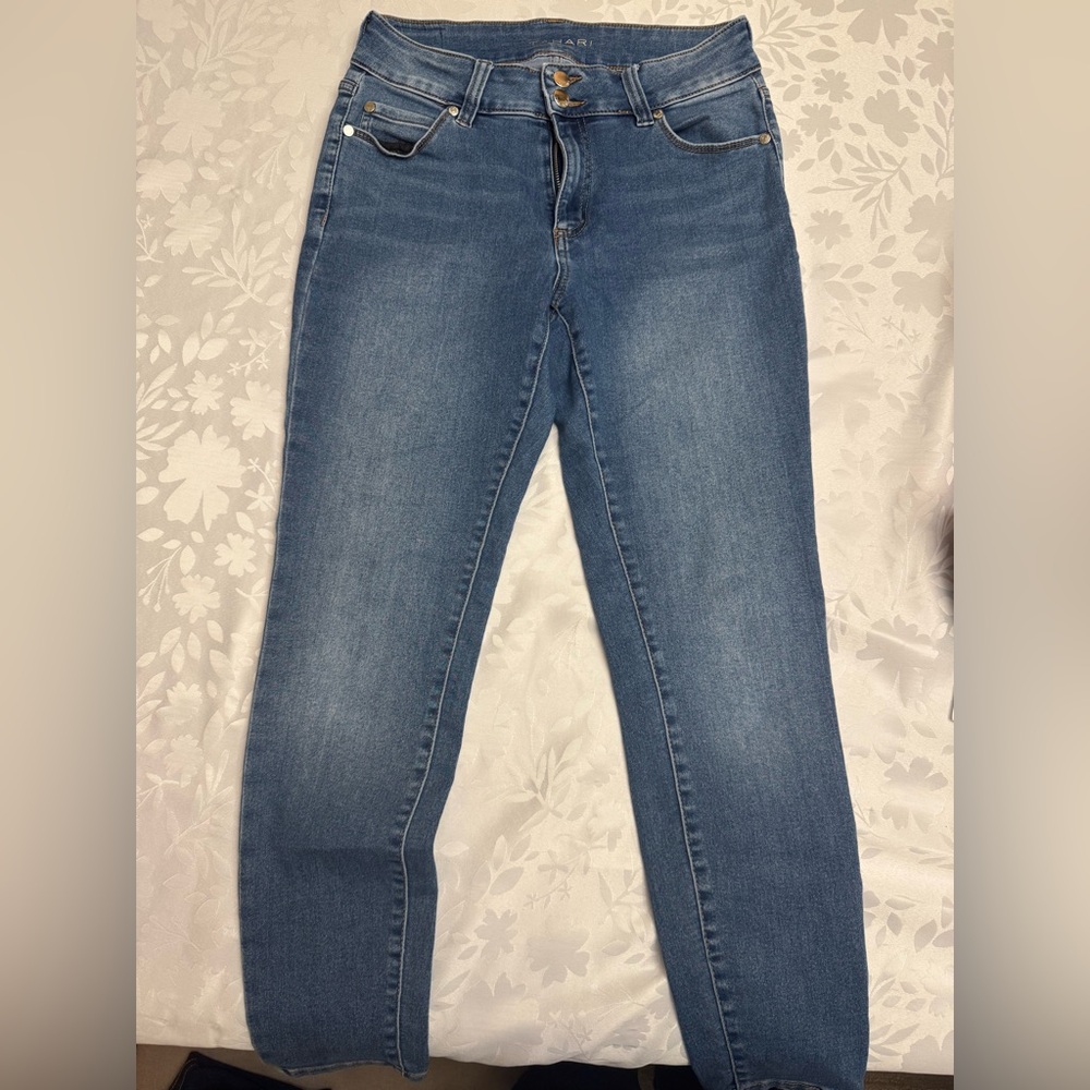 Tahari Double Button Stretchy Denim Jeans size 6